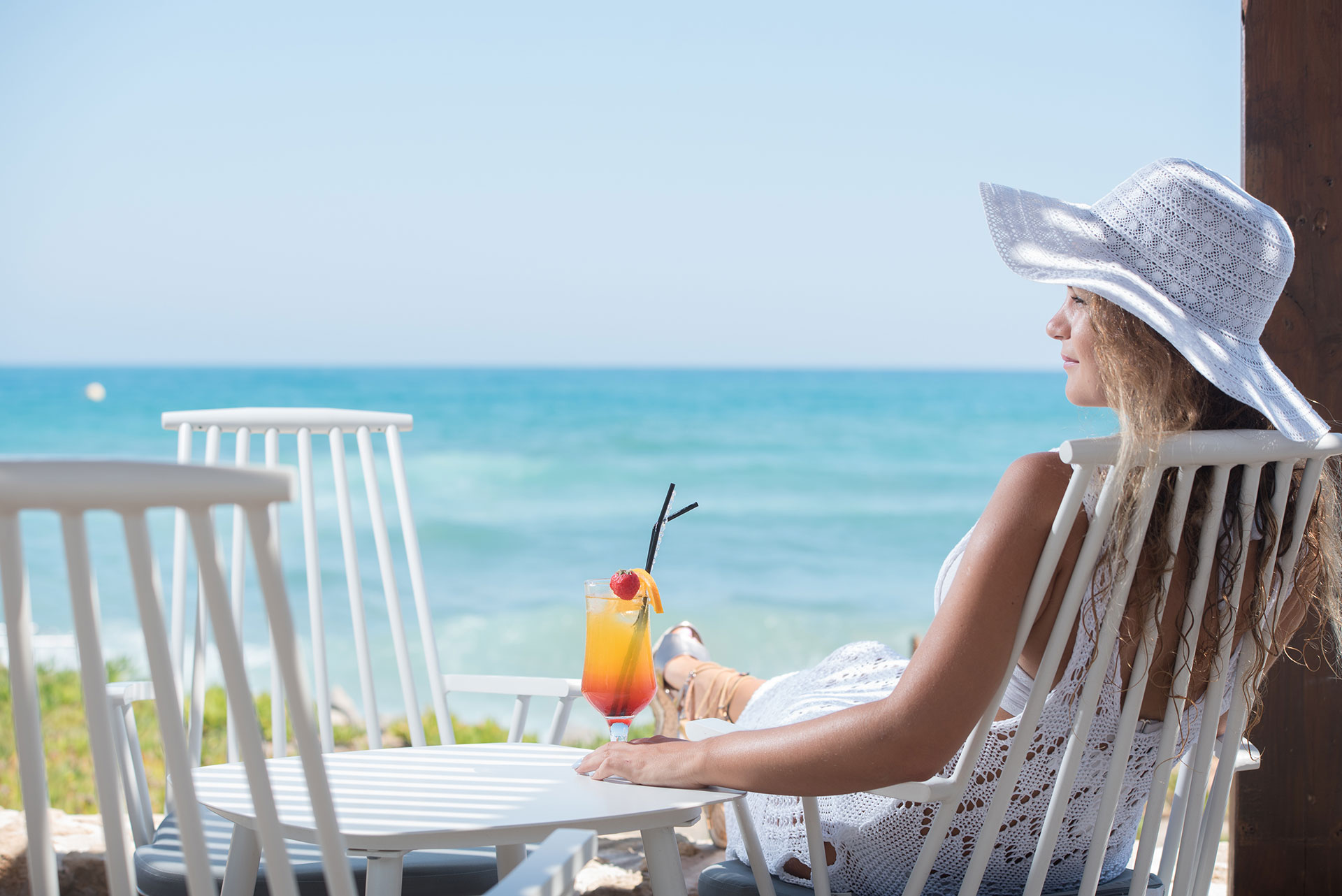 Καφετέρια με θέα και πρόσβαση στην θάλασσα